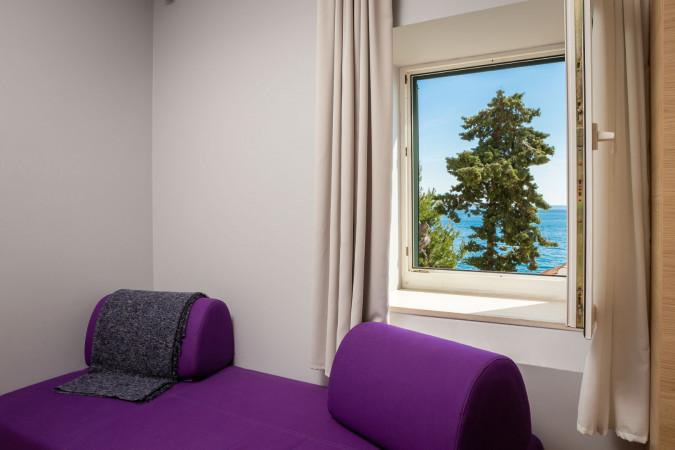 Dvokrevetne sobe s pogledom na more, Solar Beach Inn u neposrednoj blizini mora, Stobreč, Dalmacija Stobreč