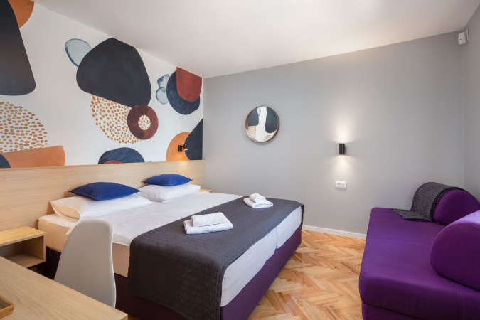 Dvokrevetne sobe s pogledom na more, Solar Beach Inn u neposrednoj blizini mora, Stobreč, Dalmacija Stobreč
