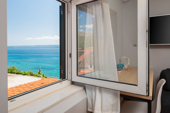 Dvokrevetne sobe s pogledom na more, Solar Beach Inn u neposrednoj blizini mora, Stobreč, Dalmacija Stobreč