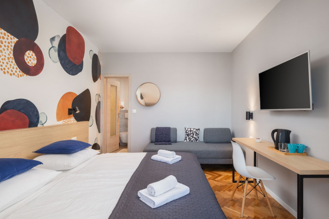 Dvokrevetne sobe s balkonom i pogledom na more, Solar Beach Inn u neposrednoj blizini mora, Stobreč, Dalmacija Stobreč
