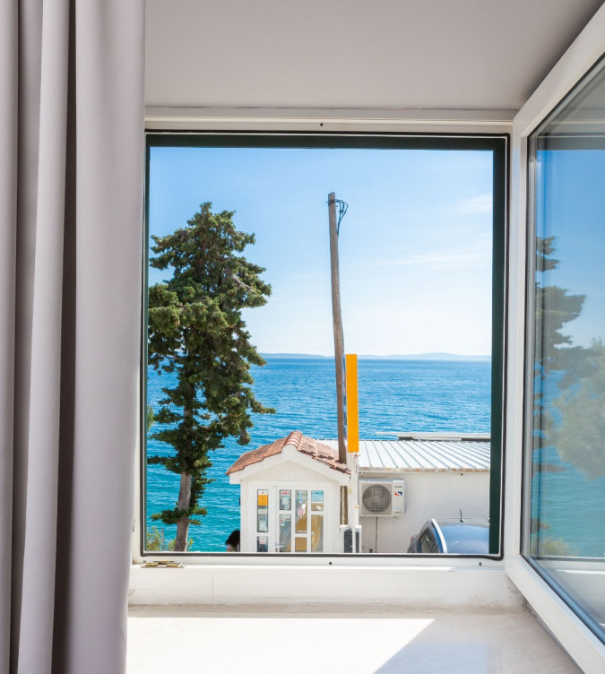 Dvokrevetne sobe s pogledom na more, Solar Beach Inn u neposrednoj blizini mora, Stobreč, Dalmacija Stobreč