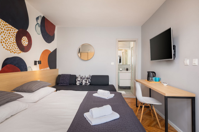Dvokrevetne sobe s balkonom i pogledom na more, Solar Beach Inn u neposrednoj blizini mora, Stobreč, Dalmacija Stobreč