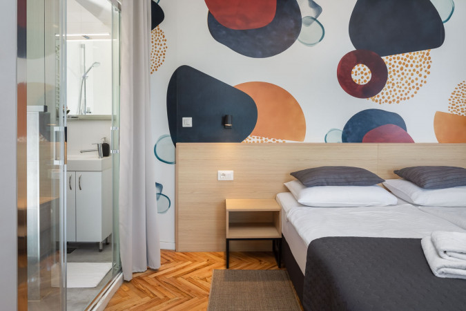 Dvokrevetne sobe s pogledom na more, Solar Beach Inn u neposrednoj blizini mora, Stobreč, Dalmacija Stobreč