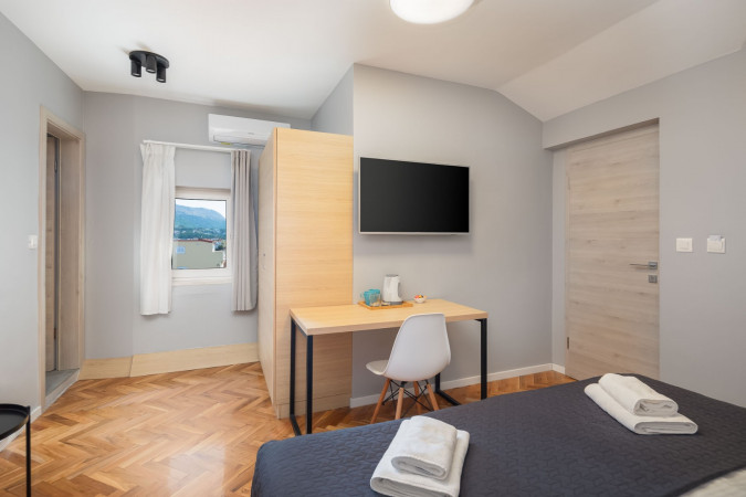 Dvokrevetne sobe s pogledom na planine, Solar Beach Inn u neposrednoj blizini mora, Stobreč, Dalmacija Stobreč