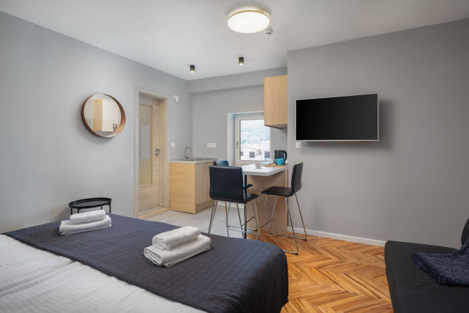 Studio s pogledom na planinu, Solar Beach Inn u neposrednoj blizini mora, Stobreč, Dalmacija Stobreč