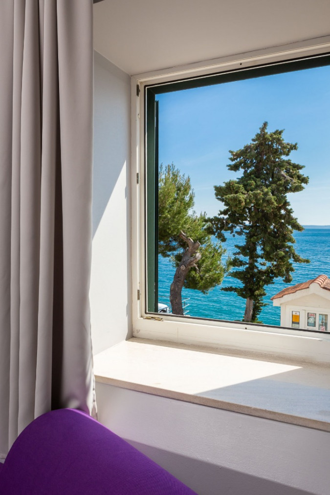 Dvokrevetne sobe s pogledom na more, Solar Beach Inn u neposrednoj blizini mora, Stobreč, Dalmacija Stobreč