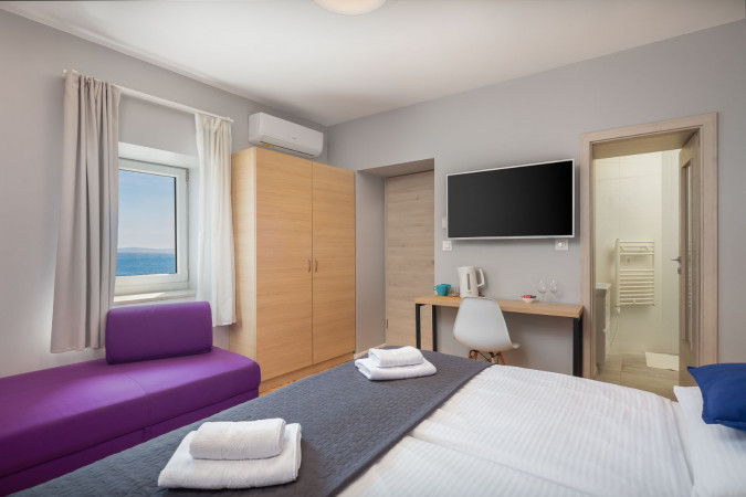Dvokrevetne sobe s pogledom na more, Solar Beach Inn u neposrednoj blizini mora, Stobreč, Dalmacija Stobreč