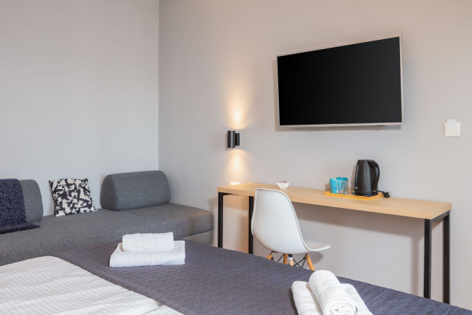Dvokrevetne sobe s balkonom i pogledom na more, Solar Beach Inn u neposrednoj blizini mora, Stobreč, Dalmacija Stobreč