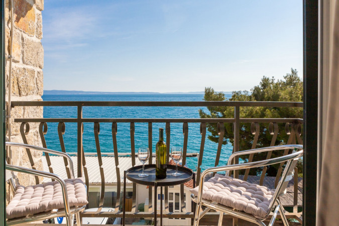 Dvokrevetne sobe s balkonom i pogledom na more, Solar Beach Inn u neposrednoj blizini mora, Stobreč, Dalmacija Stobreč