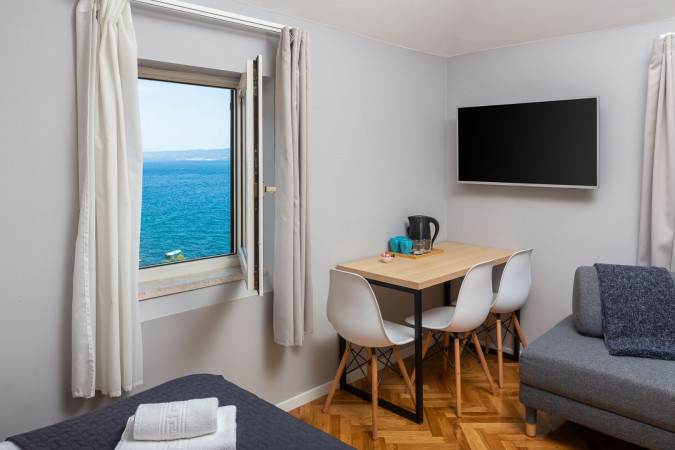 Studio s pogledom na more, Solar Beach Inn u neposrednoj blizini mora, Stobreč, Dalmacija Stobreč