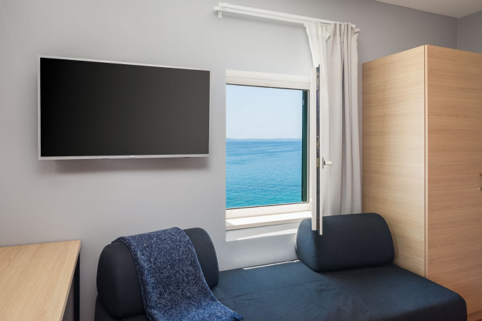 Dvokrevetne sobe s pogledom na more, Solar Beach Inn u neposrednoj blizini mora, Stobreč, Dalmacija Stobreč