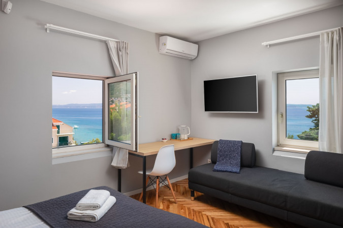 Dvokrevetne sobe s pogledom na more, Solar Beach Inn u neposrednoj blizini mora, Stobreč, Dalmacija Stobreč