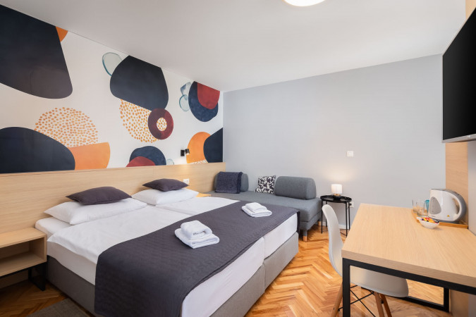 Dvokrevetne sobe s pogledom na planine, Solar Beach Inn u neposrednoj blizini mora, Stobreč, Dalmacija Stobreč