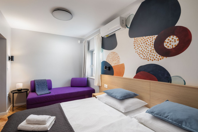 Dvokrevetne sobe s pogledom na planine, Solar Beach Inn u neposrednoj blizini mora, Stobreč, Dalmacija Stobreč