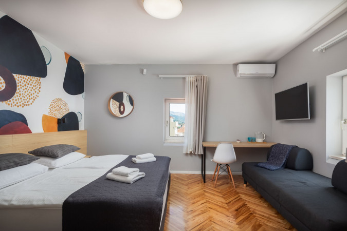 Dvokrevetne sobe s pogledom na more, Solar Beach Inn u neposrednoj blizini mora, Stobreč, Dalmacija Stobreč