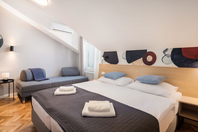 Dvokrevetne sobe s pogledom na planine, Solar Beach Inn u neposrednoj blizini mora, Stobreč, Dalmacija Stobreč